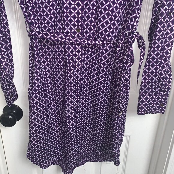 Juicy Couture Purple Geometric Roll Tap 1/2 Button V-Neck Shift Dress Size 2 - Picture 4 of 9